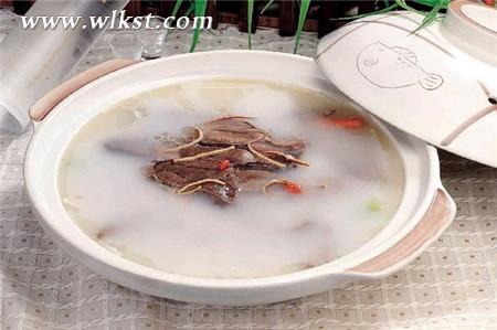 国庆长假如果在武隆遇见你，那么，我们一定还要去吃乌江鱼、羊肉汤锅、碗碗羊肉和烤全羊，吃来武隆澳网官方网站都应该吃的特色美食。