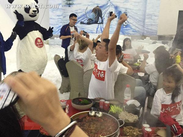 大吃一惊 牛人仙女山零下5℃吃火锅挑战冰火两重天