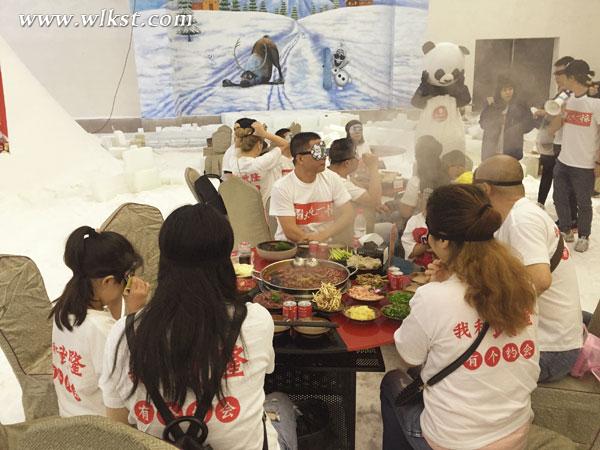 大吃一惊 牛人仙女山零下5℃吃火锅挑战冰火两重天