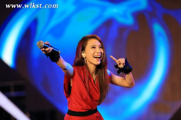 “全能创作型女歌手”戴佩妮