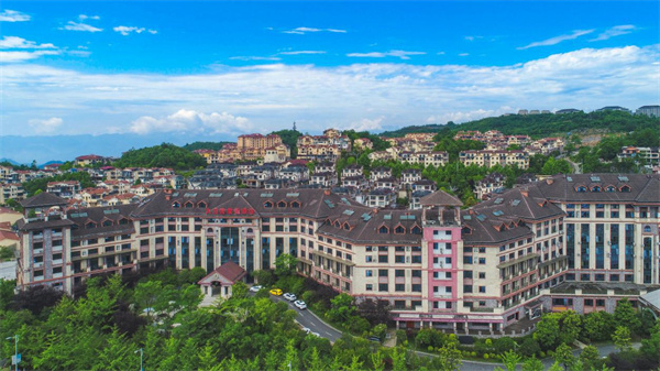 独具欧洲风情的仙女山国家级澳网官方网站度假区